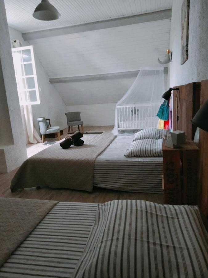 Chambre Familiale Anna "Mon Lit Au Pre" , Jusqu'A 4 Adultes Et 2 Enfants Avec Piscine Familles, Couples Ou Femmes Seulement Pontours Zewnętrze zdjęcie